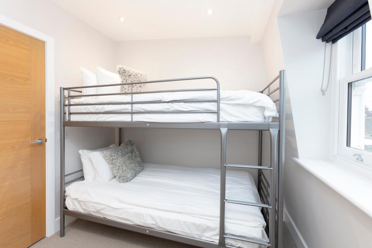 Stunning Town House With Parking Сasa de vacaciones Windsor